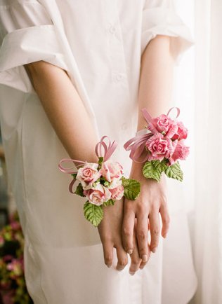цветочные браслет подружки невесты в розовом цвете