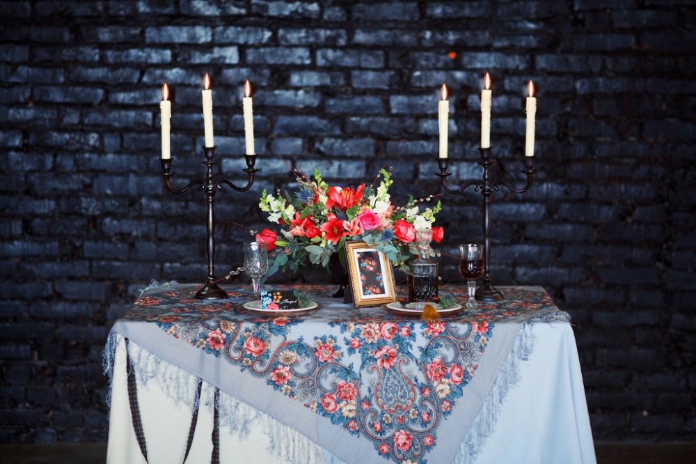 Цветочные мотивы в оформлении декора свадебного стола